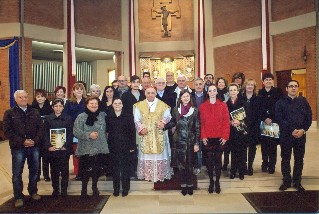 Coro don Luigi Fari in occasione 50 anniversario consacrazione chiesa